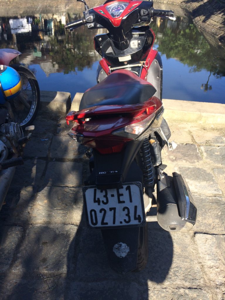Danang rental motorbike to go to Hoian